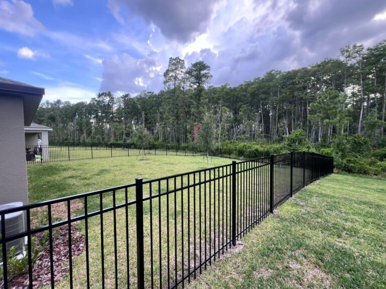 How To Pick The Best Fence Material For Central Florida Humidity
